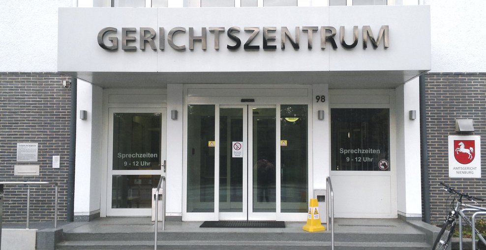 Schmuckbild Eingang des Gerichtszentrum Nienburg